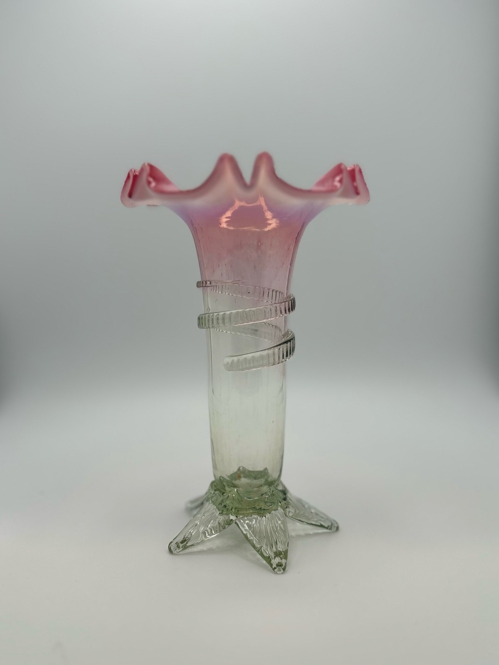 Whimsical Vintage Pink
Iridescent Ruffled Art Glass
Vase with Star Base